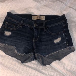 Hollister short-shorts